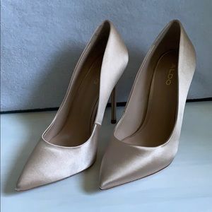 Never Worn Aldo Satin Point Heels
